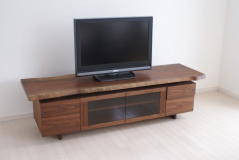TV{[h